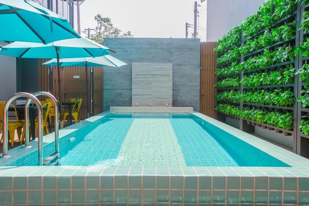 Recenta Style Phuket Town Hotell Exteriör bild